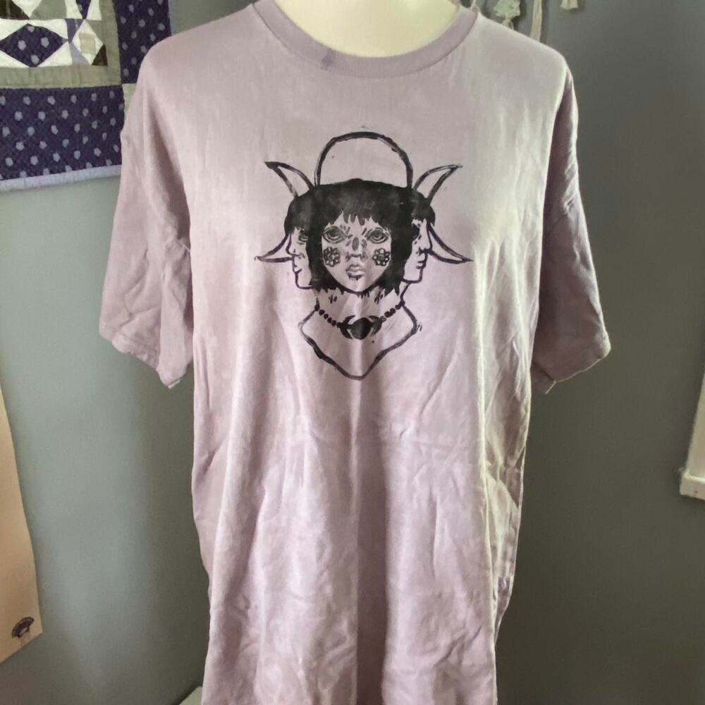 Triple moon goddess tee